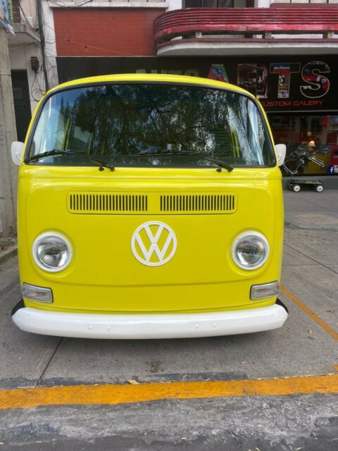 Volkswagen bus 1970 image number 4