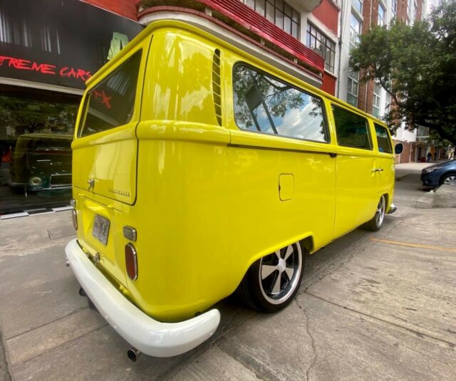 Volkswagen bus 1970 image number 6