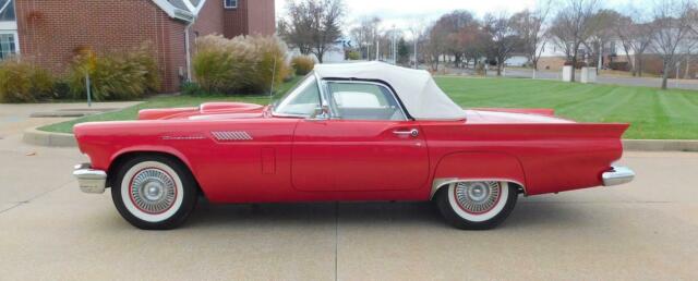 Ford Thunderbird 1957 image number 18