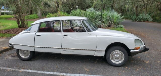 Citroen DS Pallas 1973 image number 25