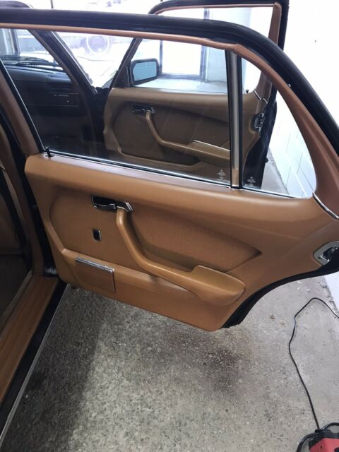 Mercedes-Benz 450SEL 1979 image number 37