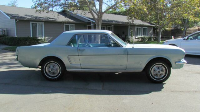 Ford Mustang 1966 image number 26