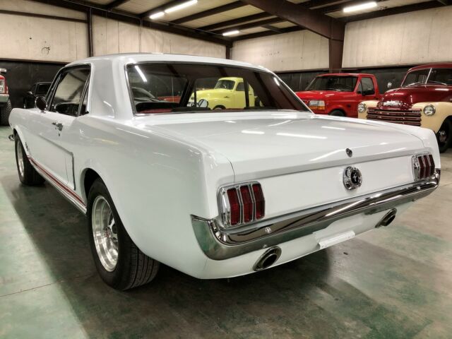 Ford Mustang 1965 image number 2