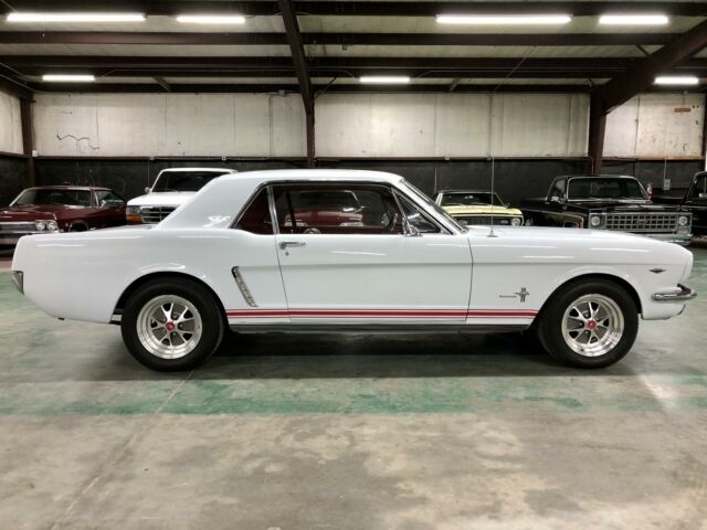 Ford Mustang 1965 image number 29