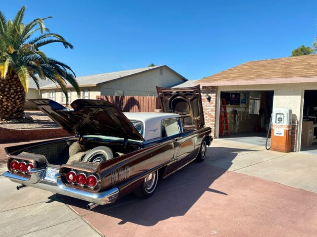 Ford Thunderbird Hardtop 1960 image number 3