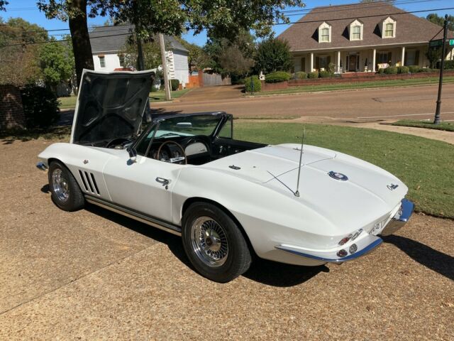 Chevrolet Corvette 1965 image number 1