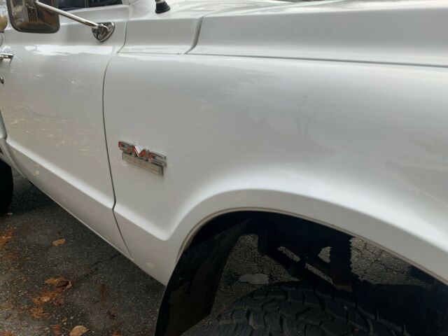 GMC Jimmy 1969 image number 10