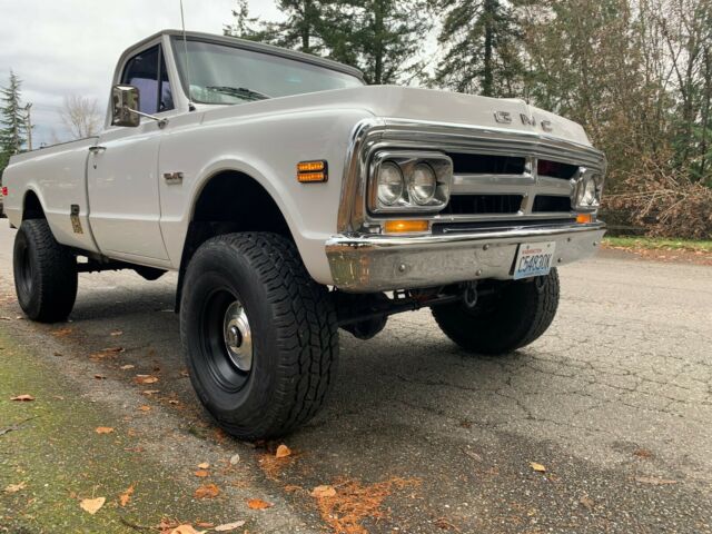 GMC Jimmy 1969 image number 29