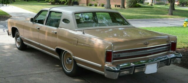 Lincoln Town Car 1979 image number 22