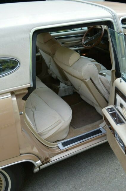 Lincoln Town Car 1979 image number 29