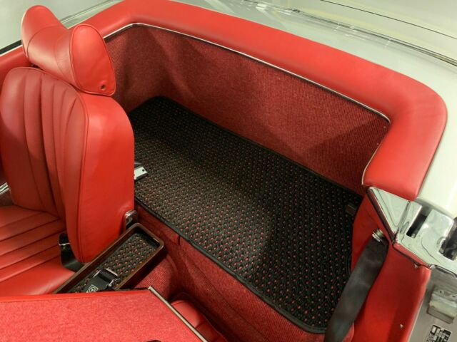 Mercedes-Benz SL-Class 1971 image number 37