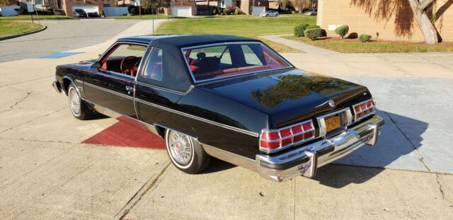 Pontiac Bonneville Brougham 1978 image number 2
