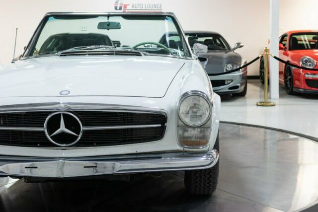 Mercedes-Benz 200-Series 1966 image number 3