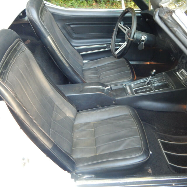 Chevrolet Corvette 1972 image number 11