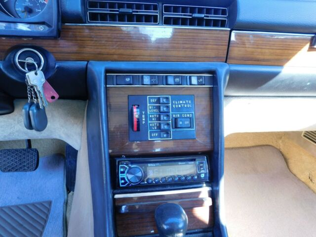 Mercedes-Benz 400-Series 1976 image number 10