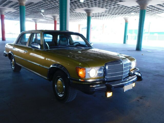 Mercedes-Benz 400-Series 1976 image number 16