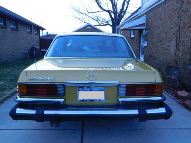 Mercedes-Benz 400-Series 1976 image number 43