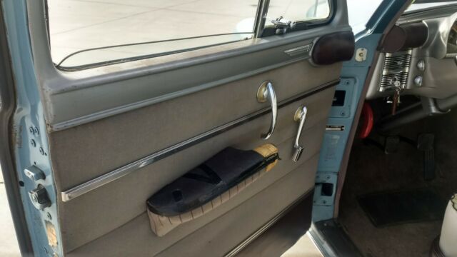 Chrysler C48 1950 image number 32