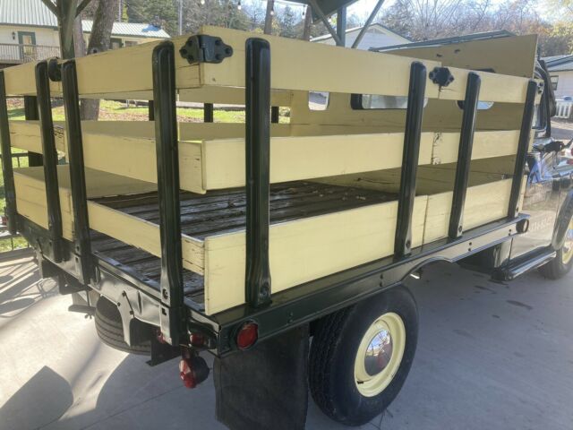 Dodge B-30 series 1952 image number 4