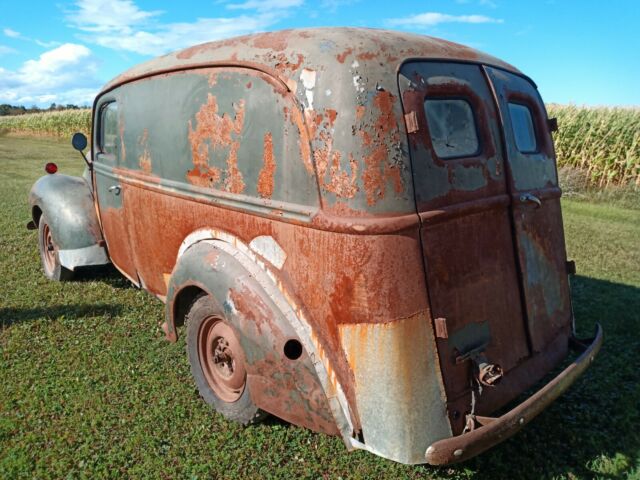 Ford Delivery 1940 image number 2