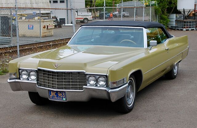 Cadillac DeVille 1969 image number 2