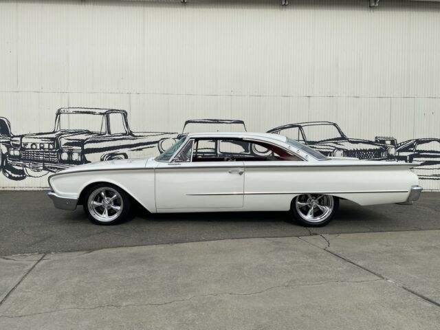 Ford Galaxie 1960 image number 2