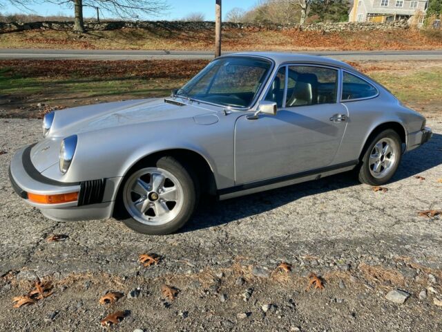 Porsche 911 1975 image number 17