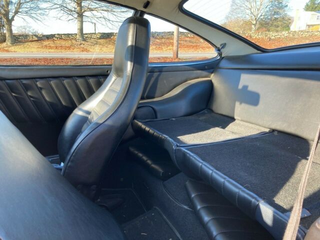 Porsche 911 1975 image number 28