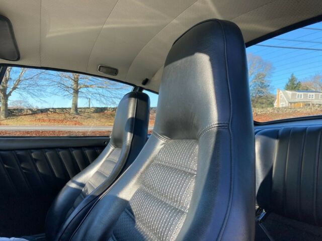 Porsche 911 1975 image number 30