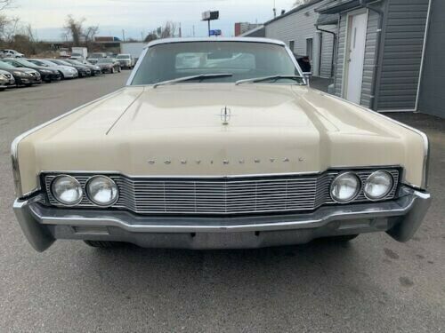 Lincoln Continental 1967 image number 10