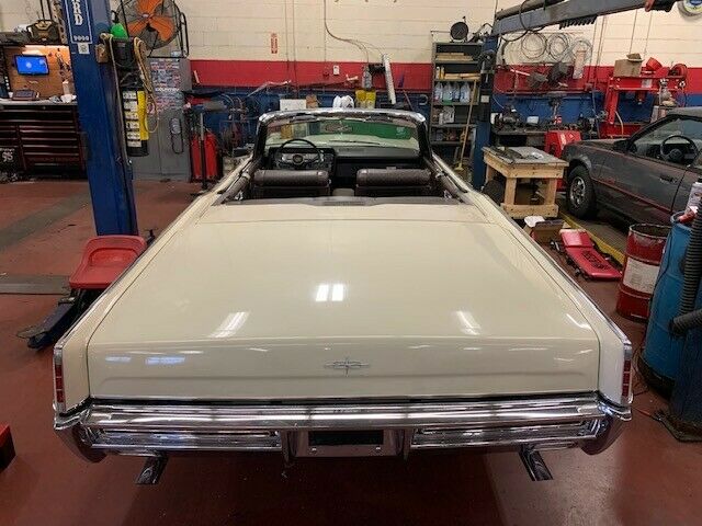 Lincoln Continental 1967 image number 26