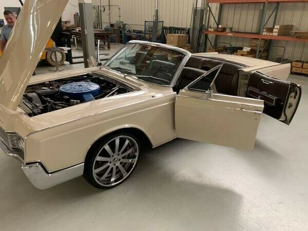 Lincoln Continental 1967 image number 31