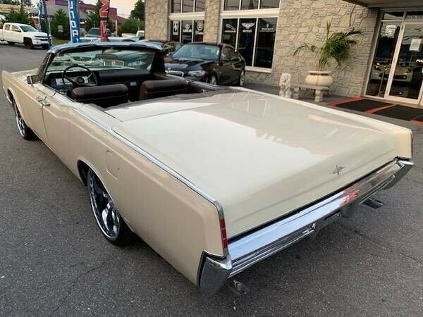Lincoln Continental 1967 image number 5