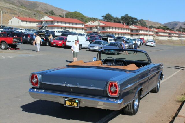 Ford Galaxie 1965 image number 3