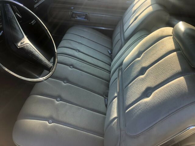 Oldsmobile Toronado 1972 image number 6