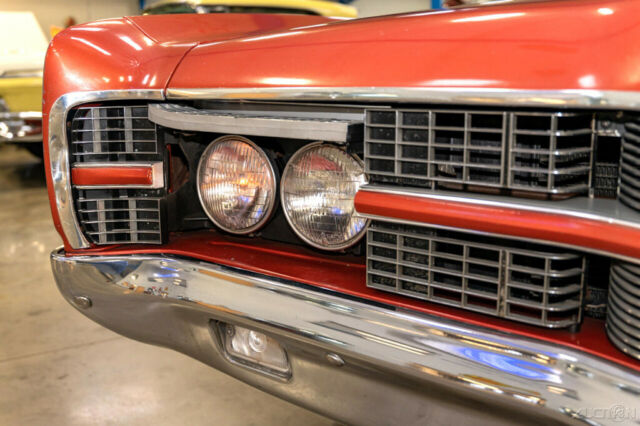 Ford Galaxie 1969 image number 2