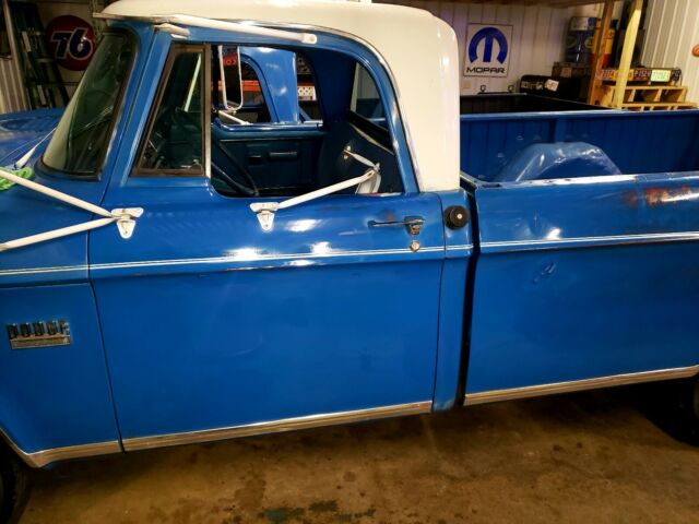 Dodge D/W Series 1969 image number 14