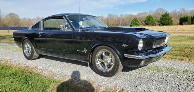 Ford Mustang 1965 image number 10