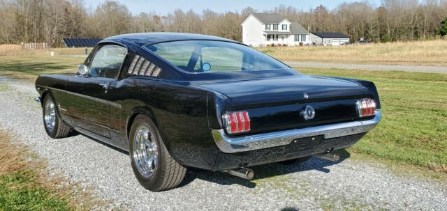 Ford Mustang 1965 image number 25