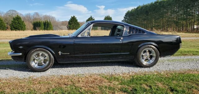 Ford Mustang 1965 image number 28