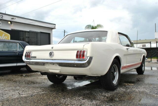 Ford Mustang 1965 image number 28