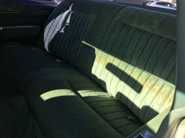 Pontiac Bonneville 1977 image number 29
