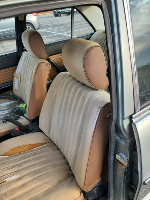 Peugeot 504 1976 image number 17