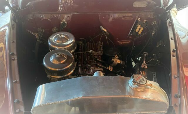 Plymouth Custom 1947 image number 18