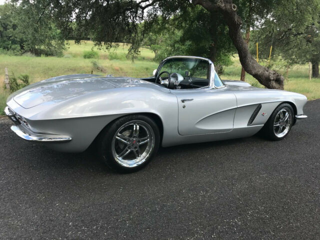 Chevrolet Corvette 1962 image number 1
