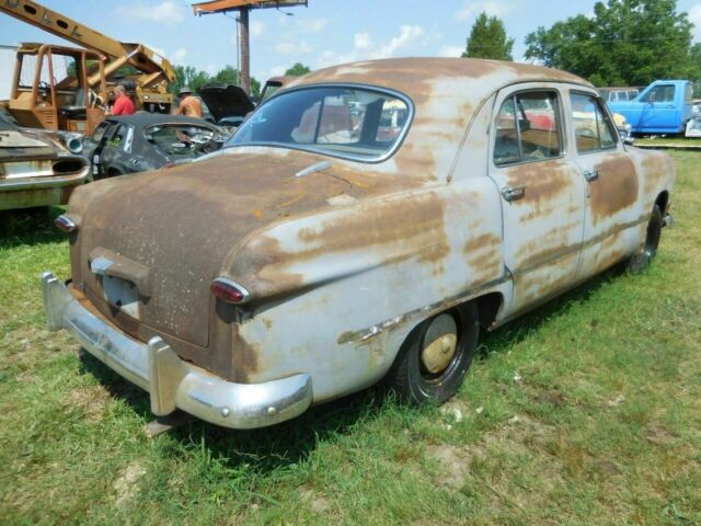 Ford Deluxe 1950 image number 43