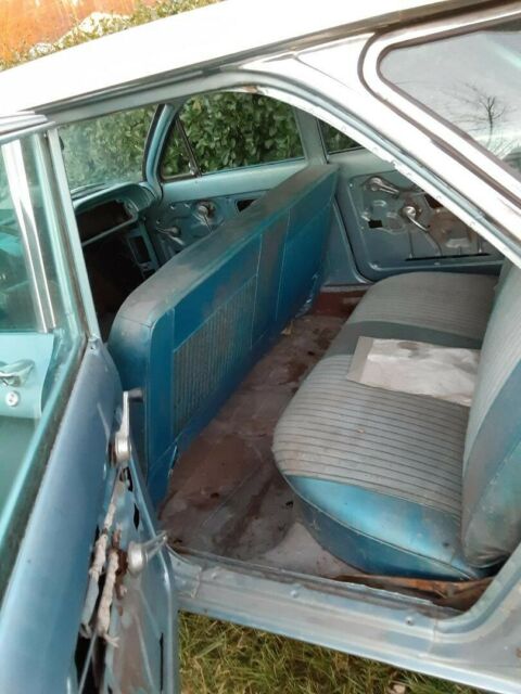 Chevrolet Corvair 1961 image number 2