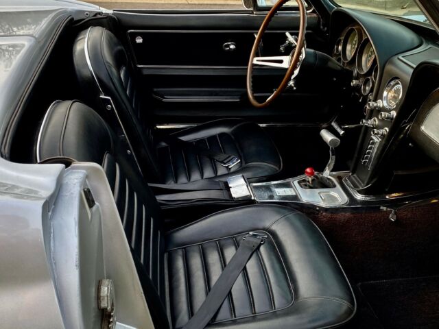Chevrolet Corvette 1966 image number 10