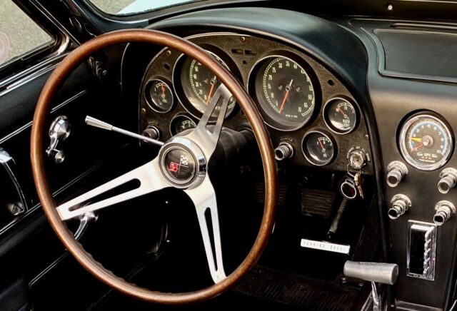 Chevrolet Corvette 1966 image number 12