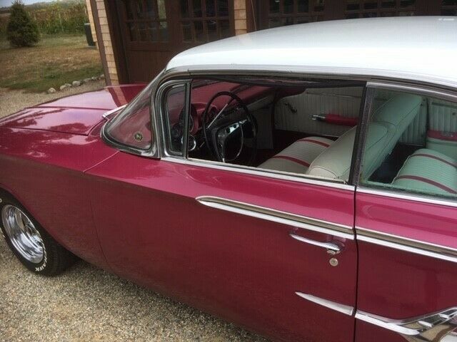 Chevrolet Impala 1960 image number 2